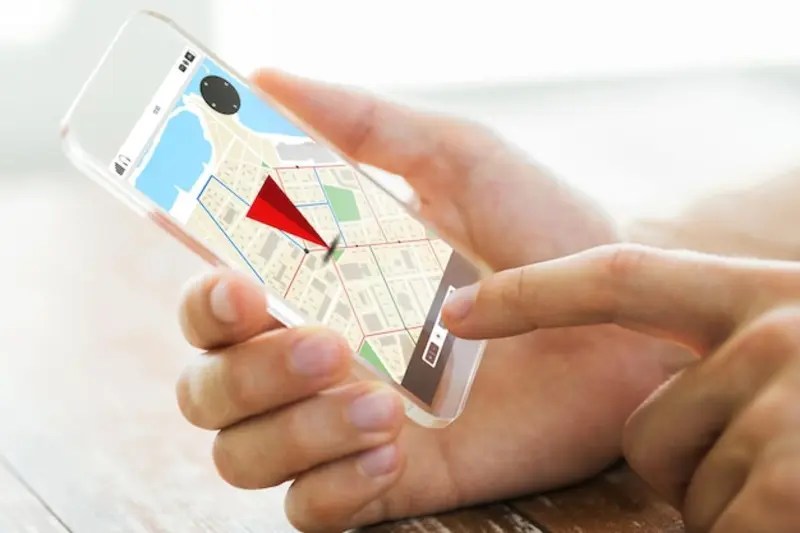 Vista de Google Maps con varios puntos de negocios resaltados y panel de información de una ficha de empresa
